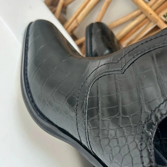 Woman's 9.5 black crocodile ankle bootie with a block heel nwot - Picture 10 of 16